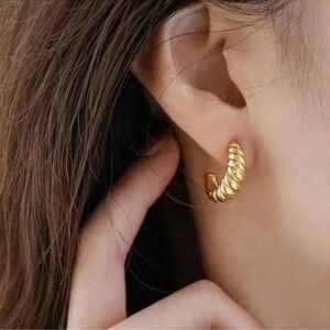Mejuri Gold Croissant Dome Hoop Earrings
